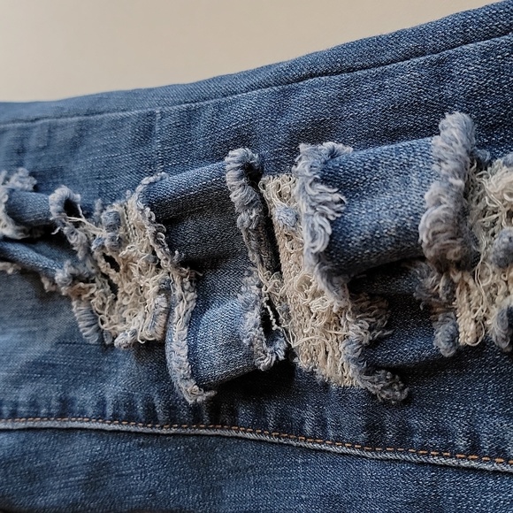Almost Famous Distressed Jeans - Picture 6 of 7